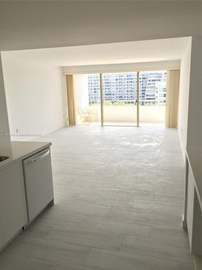 Foto del edificio - 155 Ocean Ln Dr
