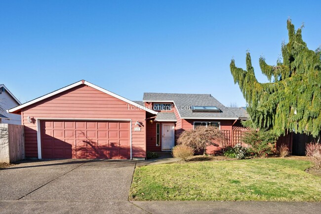 Building Photo - Amazing 3 BD, 2 BA Home in Canby