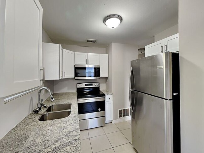 Foto del edificio - 5703 S 79th St