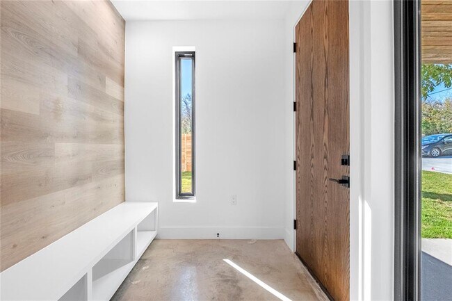 Foto del edificio - 2101 Thrasher Ln