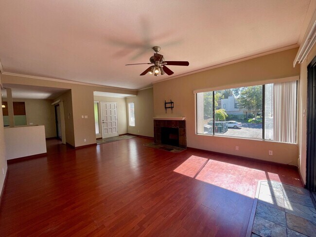 Building Photo - 3 bedroom 2 1/2 bath Townhome with Office ...