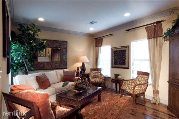 Building Photo - 15194 King of Spain Ct