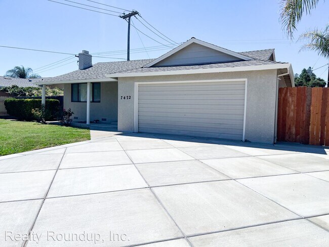Building Photo - 3 br, 1.5 bath House - 7472 Amherst St