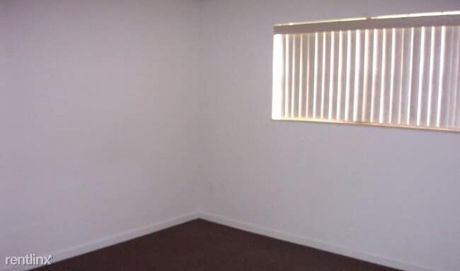 Building Photo - 2 br, 1 bath Apartment - 120 Skyline Drive