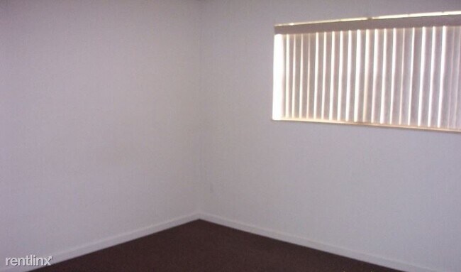 Foto del edificio - 2 br, 1 bath Apartment - 120 Skyline Drive