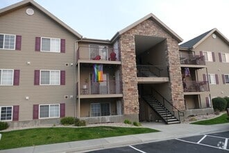 Building Photo - 105 W Ridge Rd