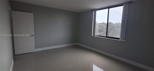 Foto del edificio - 901 Hillcrest Dr