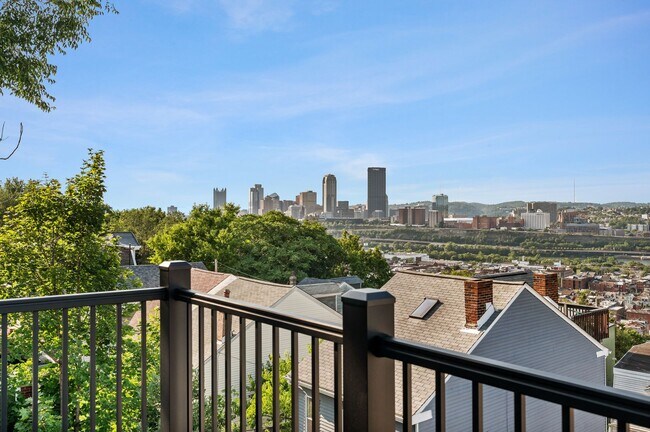 Building Photo - Fully Renovated 3 Bed, 2 Bath in South Sid...