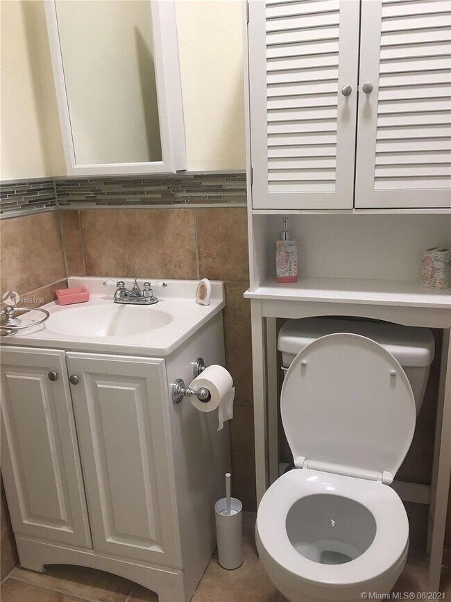 Foto del edificio - 16920 NW 33rd Ave