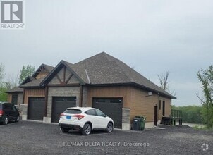 Building Photo - 2541 Principale St