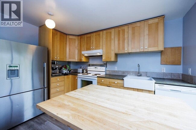 Building Photo - 2271 W 3rd Ave