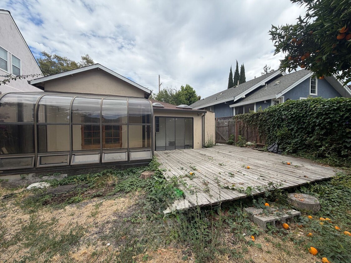 Foto del edificio - Charming Rose Garden Home in a Great Location - Coming Soon!