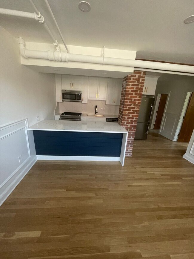 Foto del edificio - Rare, nicely updated 2 bed in Brookline fo...