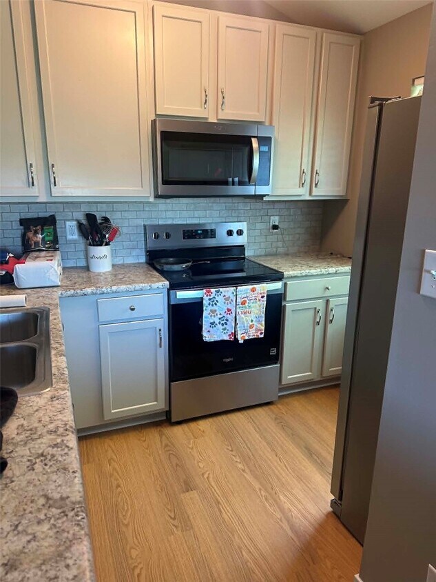 Foto del edificio - 4300 Spring Creek Ln