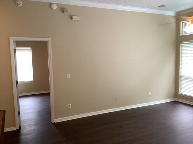 Foto del edificio - 181 Johns Glen Dr