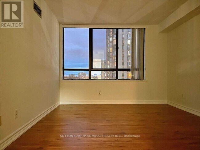 Photo du bâtiment - 25 Bamburgh Cir