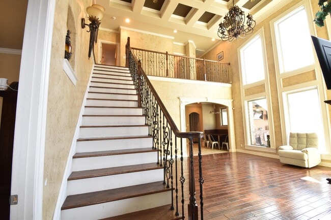 Building Photo - 7871 Oak Creek Trl