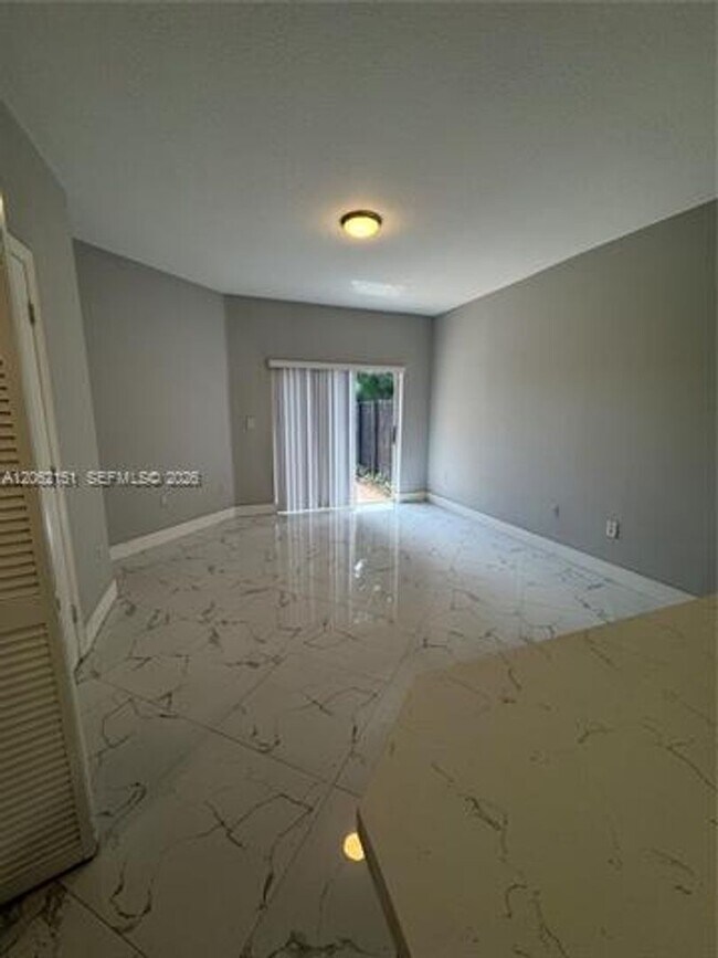Foto del edificio - 8360 NW 10th St