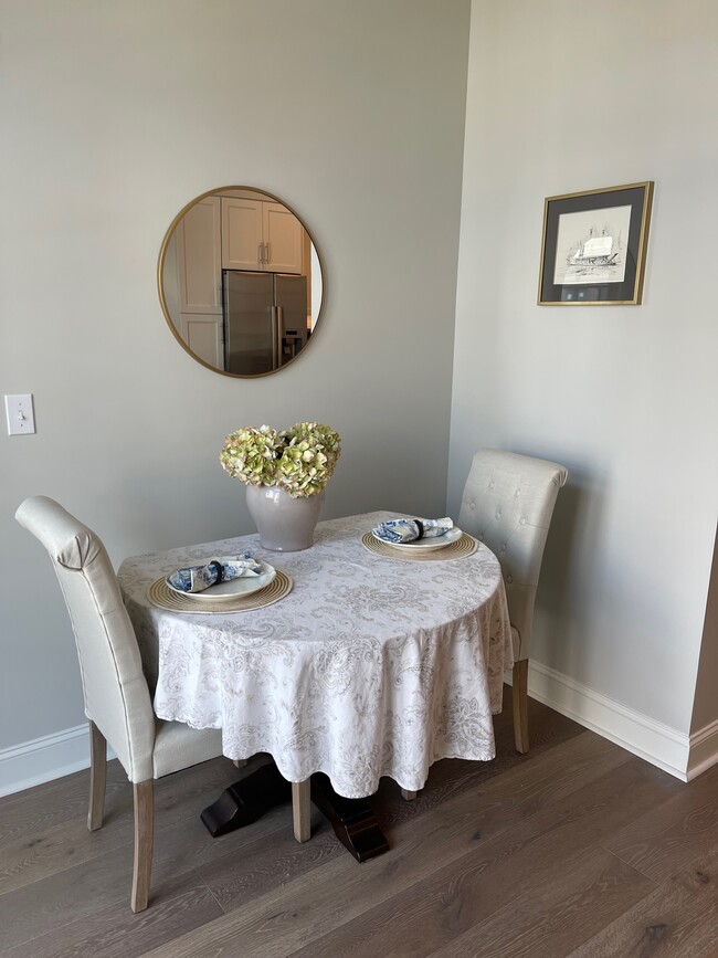 Dining area - 731 Saint Charles Ave