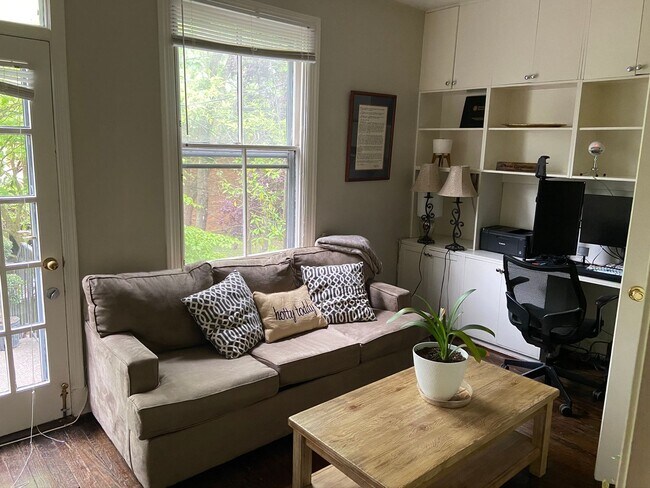Foto del edificio - Charming Home Right Across From Montrose Park