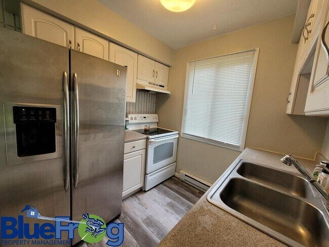Building Photo - 1595-1595 Acorn Ct