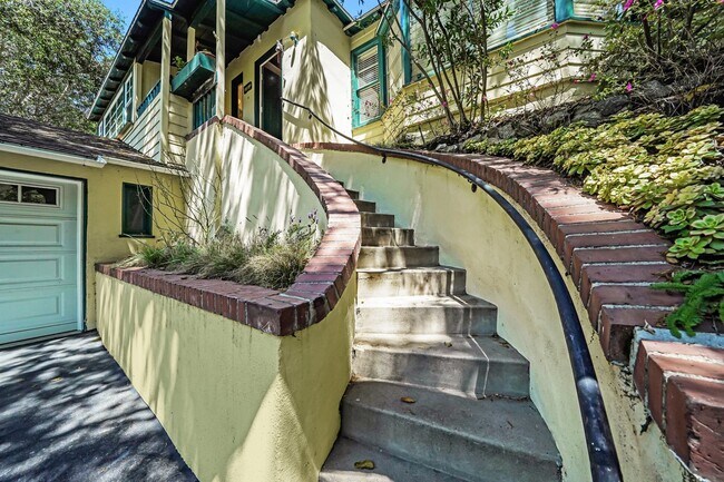 Foto del edificio - 7503 Willow Glen Rd