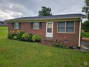 Building Photo - 319 Idol St