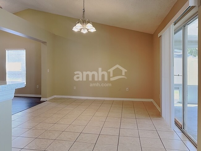 Building Photo - 5611 Brookdale Way