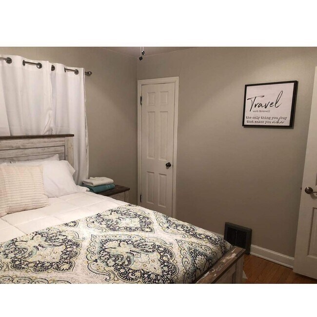 Building Photo - 4728 W Manitoba St