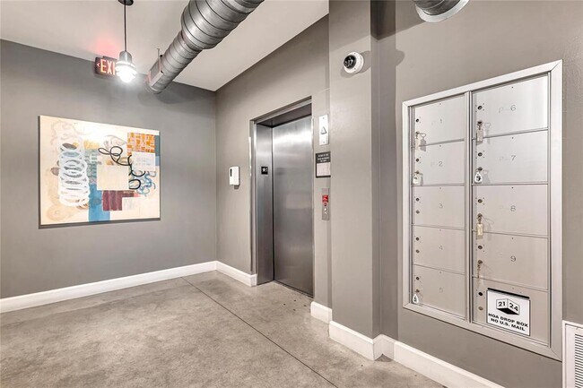 Foto del edificio - 2124 E 6th St