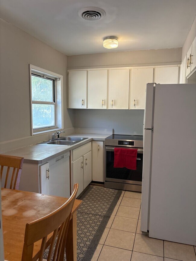 Foto del edificio - Charming 2 Bedroom Home on a Spacious Corner Lot — Orlando, FL