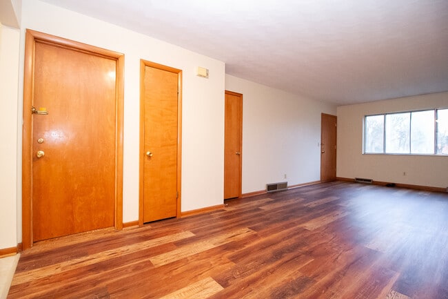 Building Photo - 3036 Carskaddon Ave