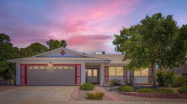 Foto del edificio - A fantastic  single-story home with a priv...