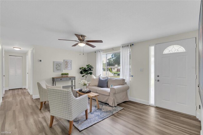 Foto del edificio - 4 br, 2 bath House - 5624 63Rd Street N