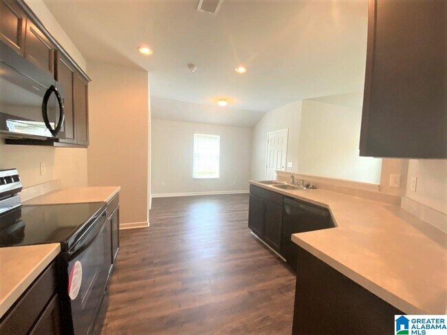 Building Photo - 280 Americana Dr