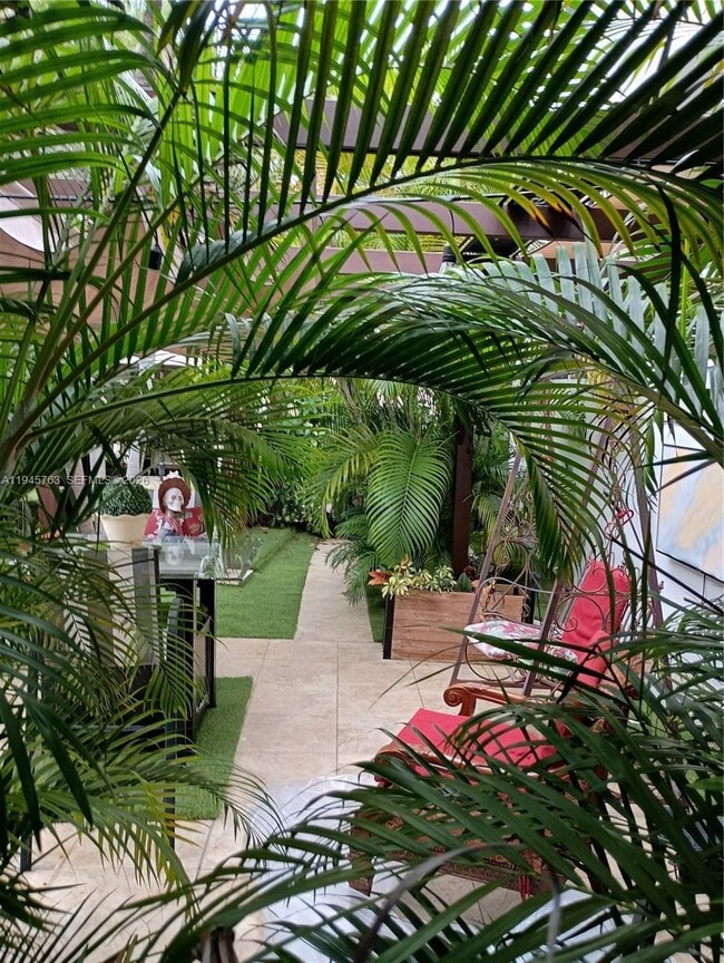 Building Photo - 7421 Carlyle Ave