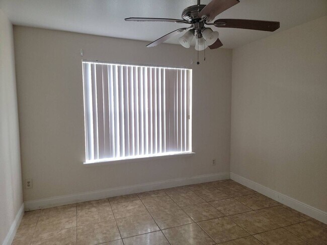 Foto del edificio - 2550 N Alafaya Trail