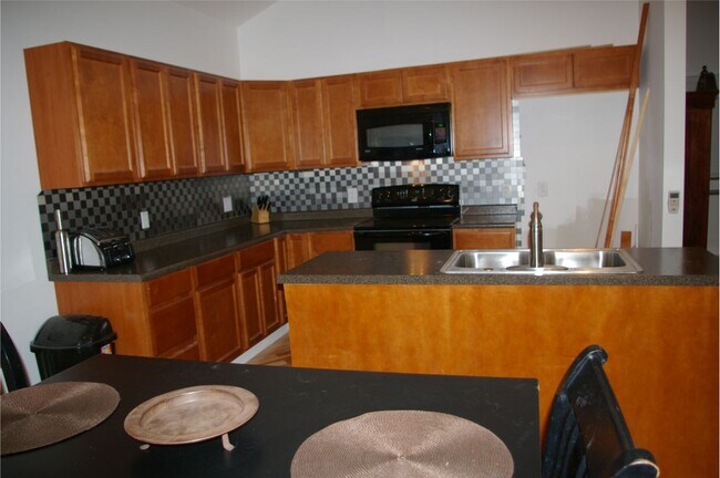 COCINA - 4301 Quaker Trl NE