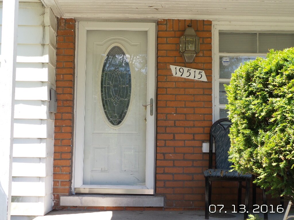Building Photo - 19515 Greenview Ave