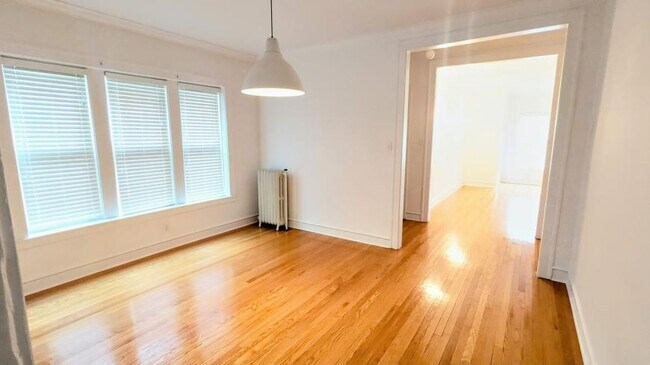 Foto del edificio - 3 bedroom in Chicago IL 60618