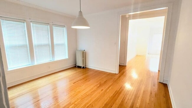 Building Photo - 3 bedroom in Chicago IL 60618