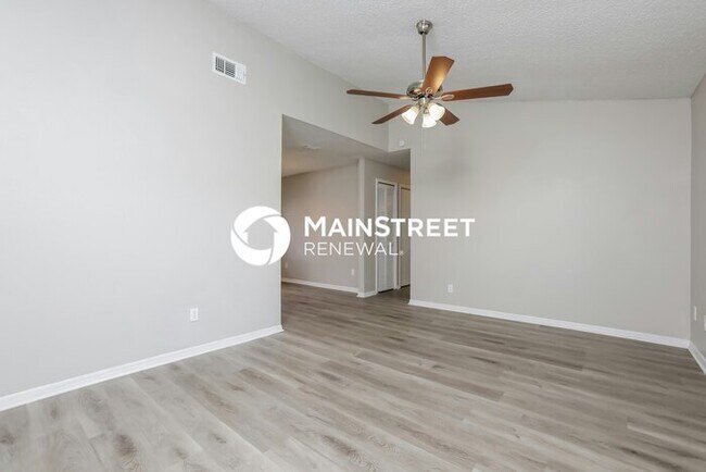 Building Photo - 3 Bedroom Pet-Friendly Home in ORLANDO, FL with Main Street Renewal