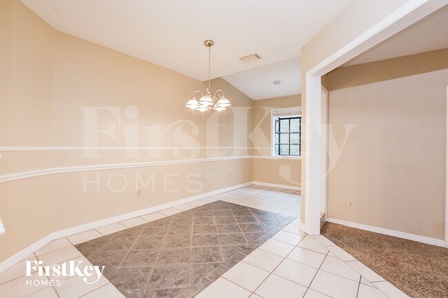 Foto del edificio - 520 Whispering Oak Ln