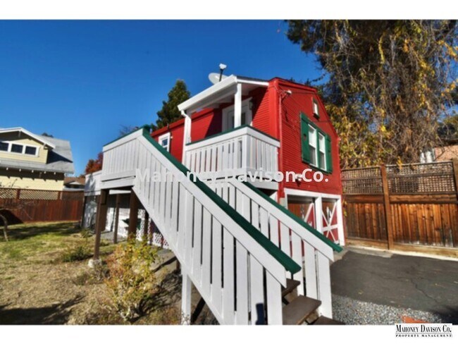 Building Photo - One bdrm, one bath apt over garage on pres...