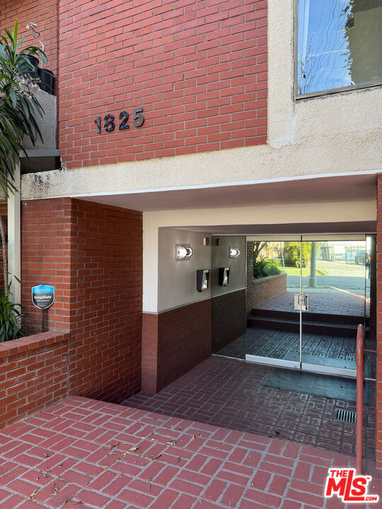 Building Photo - 1825 Midvale Ave