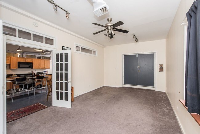 Foto del edificio - Warehouse Loft Space in Bloomingdale