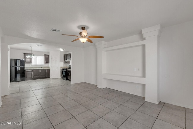 Building Photo - 9277 Leonardo Ave