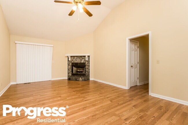 Building Photo - 1610 Summit Ridge