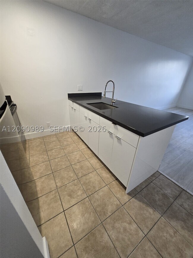 Foto del edificio - 2501 Riverside Dr
