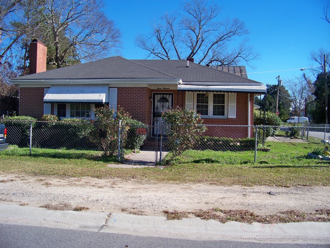 Primary Photo - 700 3rd Ave
